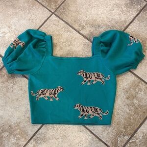 ENTRO Tiger Green Puff Sleeve Crop Top